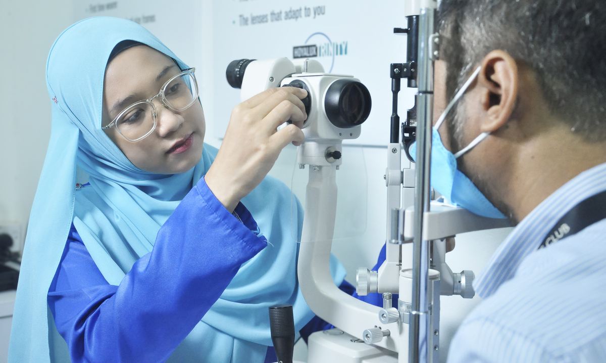 Anis Asyiekin binti Zainudin, Optometrist at Menara Optometry Speciality Centre TTDI